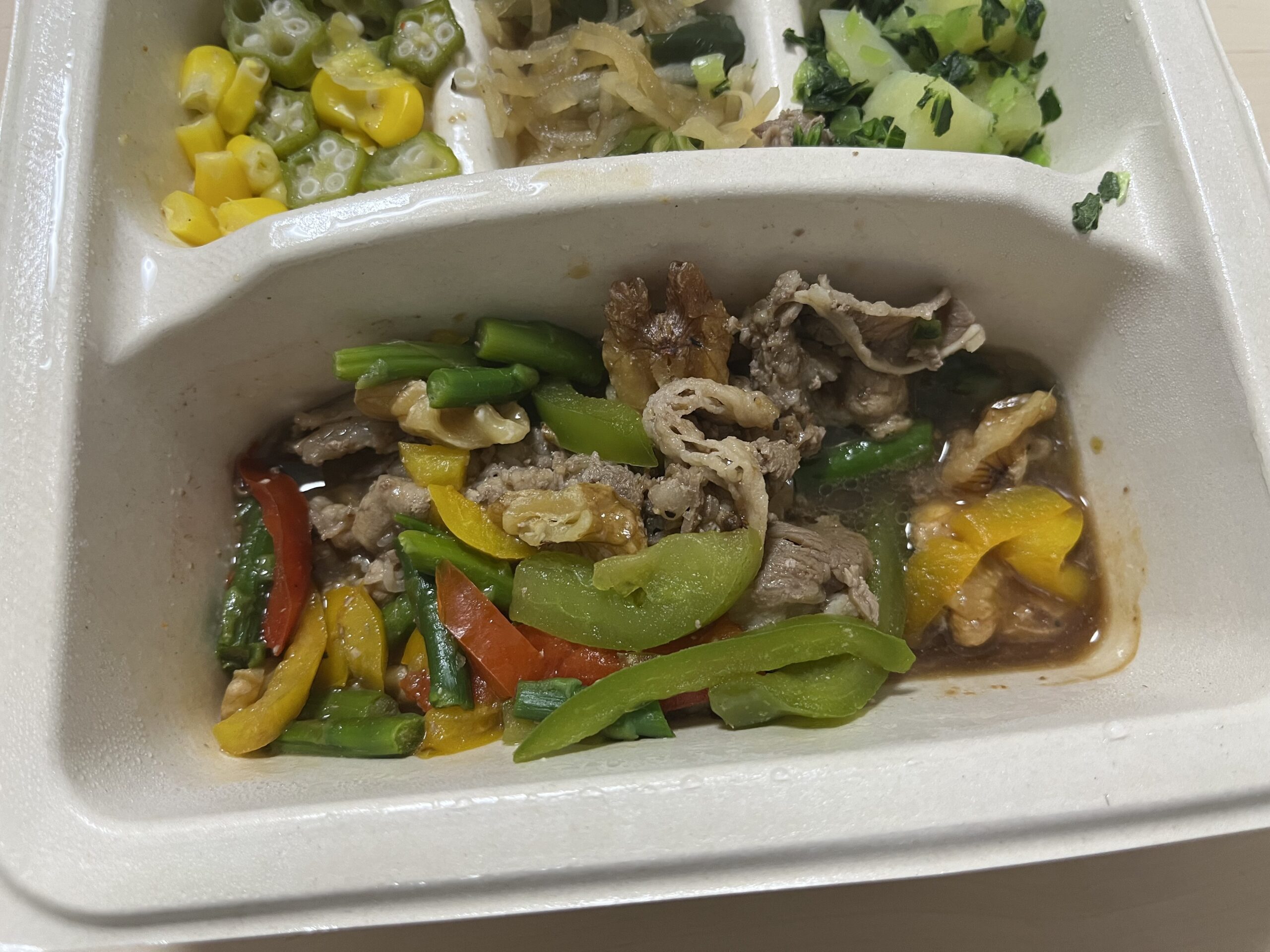 ねぎと豚の塩だれ・牛肉の黒胡椒ソース / ナッシュ