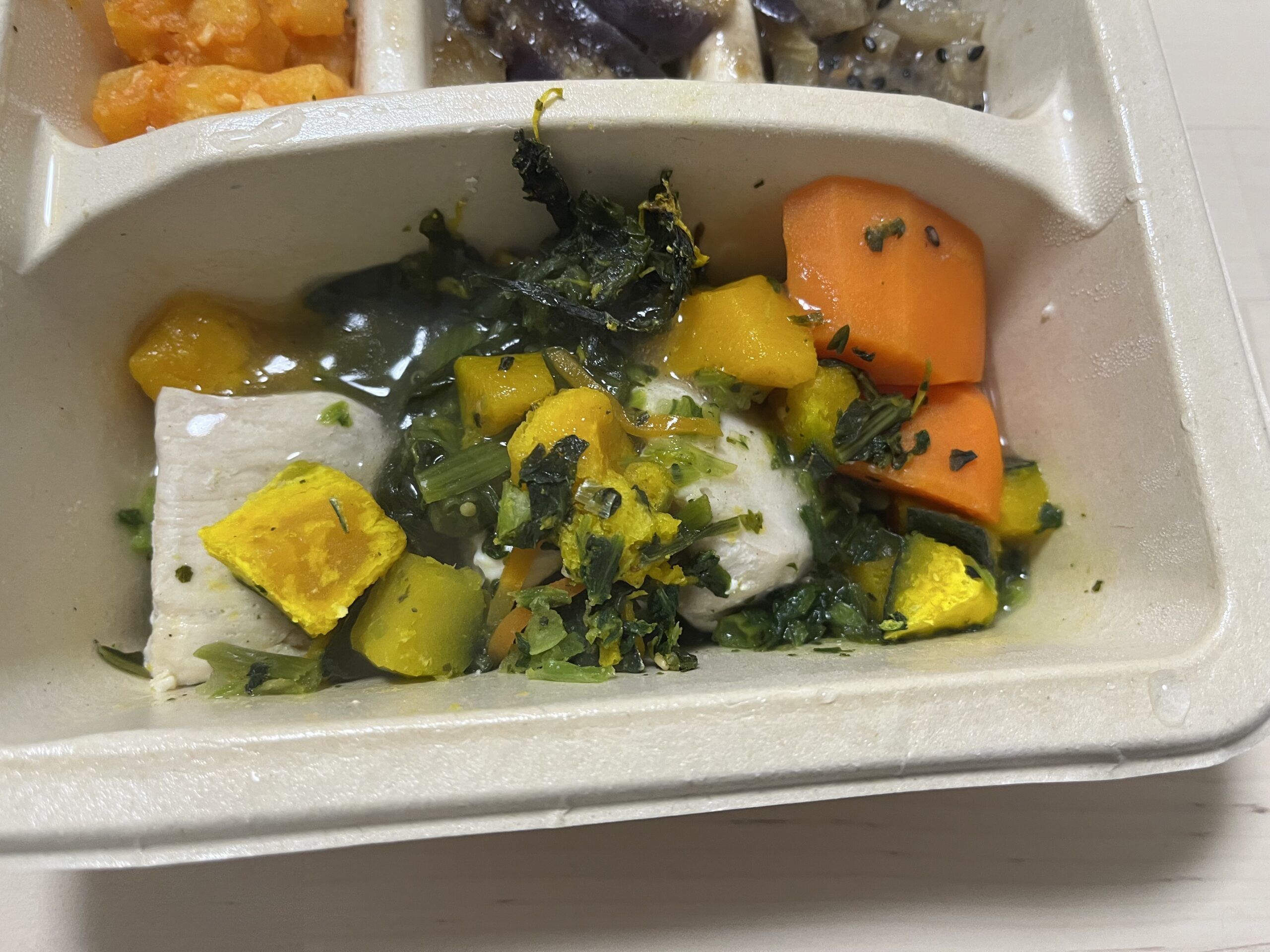 ガーリックバターチキン・肉じゃが・野菜と鶏のお出汁餡 / ナッシュ